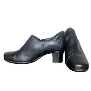 CLARKS Side-Zip Shooties Black Leather 2"‎ Block Heels Women's Size 8.5